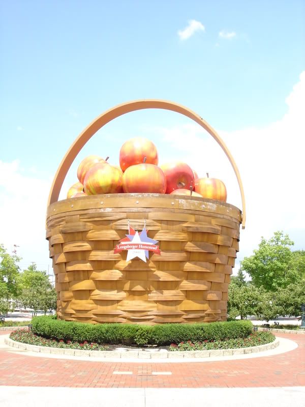 a couple of giant baskets City Photos Ohio